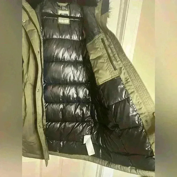 Abercrombie & Fitch Ultra hooded Winter Parka size small. - Picture 7 of 8